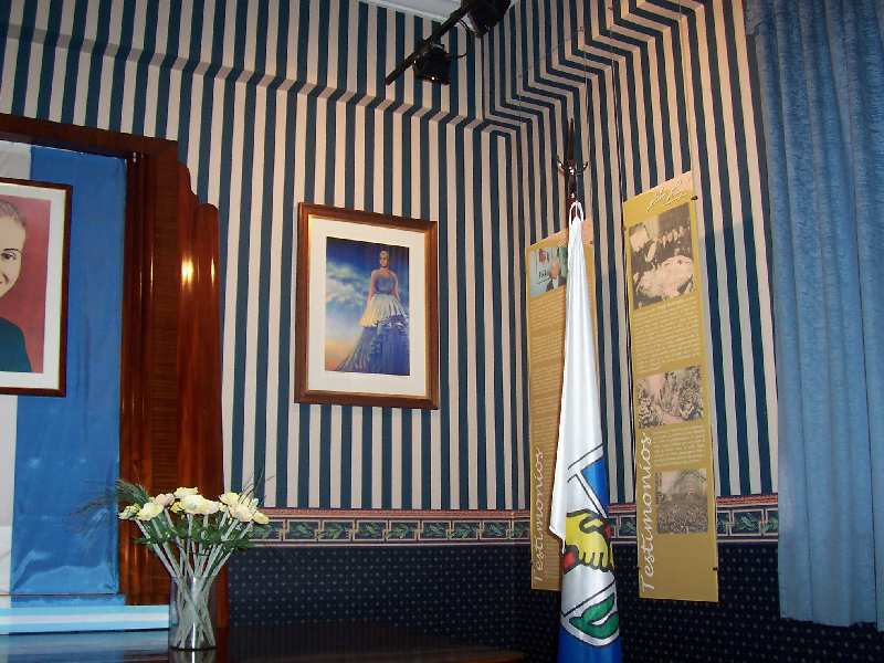 PASEO POR BUENOS AIRES RECORDANDO A EVITA