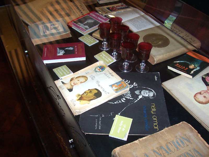 PASEO POR BUENOS AIRES RECORDANDO A EVITA