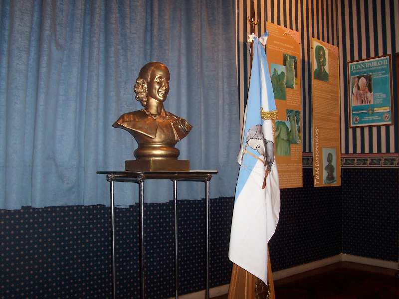 PASEO POR BUENOS AIRES RECORDANDO A EVITA