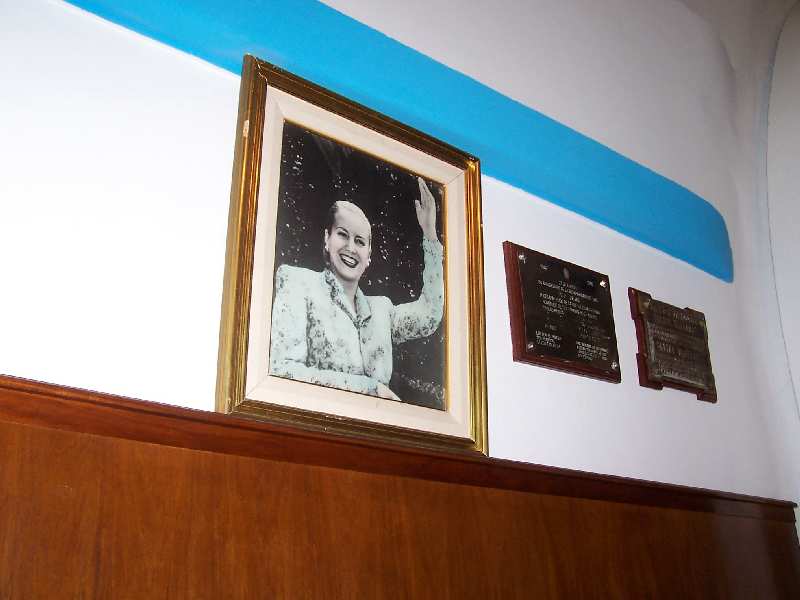 PASEO POR BUENOS AIRES RECORDANDO A EVITA