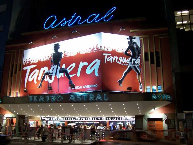 PASEO POR BUENOS AIRES RECORDANDO A EVITA