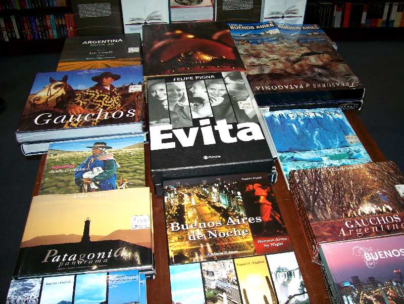 PASEO POR BUENOS AIRES RECORDANDO A EVITA